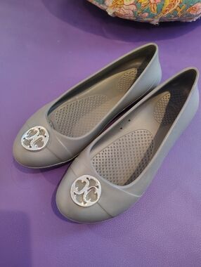 Crocs Flats Gray Women's Shoes Size 6